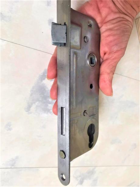 Zadlabovací zámok na bránku fab, 