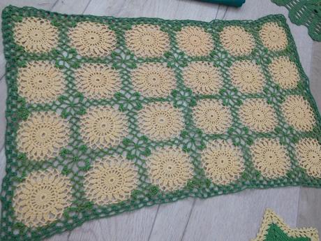 Do zelena obrusky +háčkované,, 