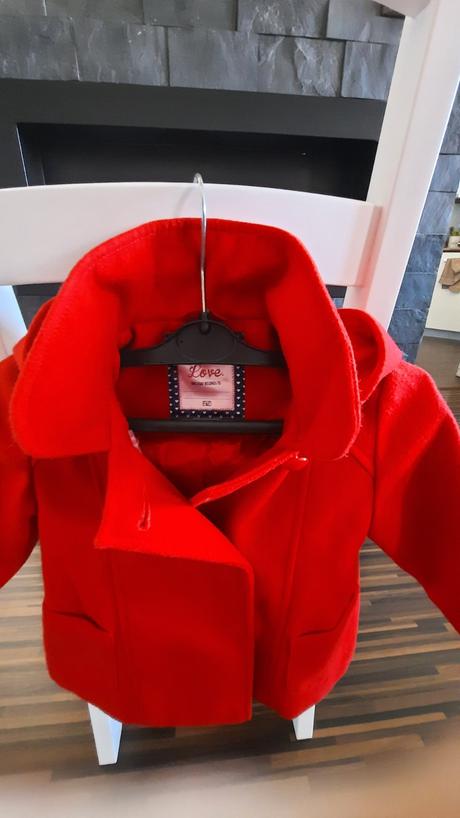 Cerveny zimny kabat, f&f,98