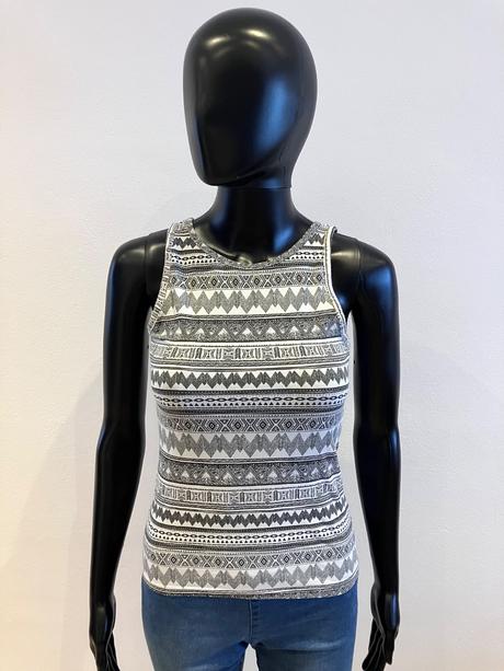 Čiernobiely top (s), clockhouse,s