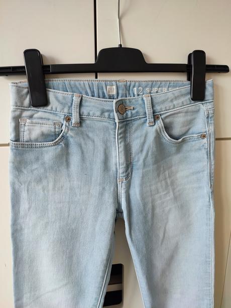 Rifle gap na chudé dievča, gap,152