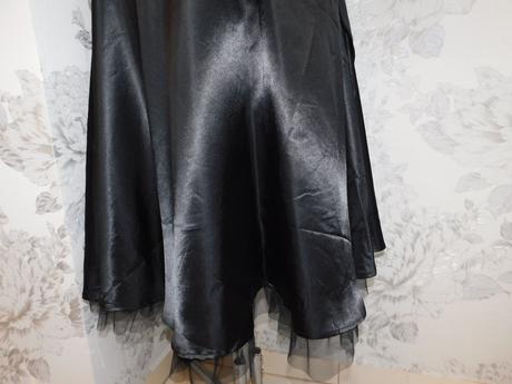 Kvalitne velmi pekne saty na slavnost, 38