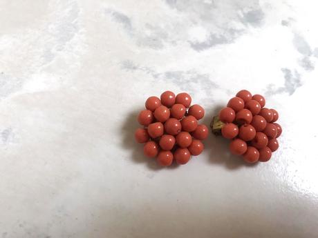 Koralové retro klipsne,