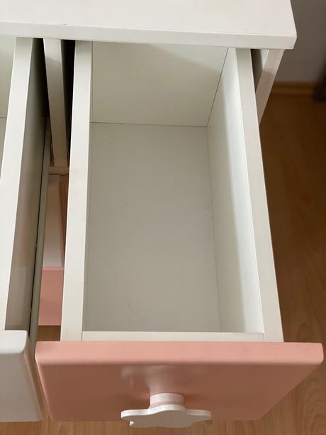 Dievčenská izba - posteľ, komoda, nočný stolík,...,