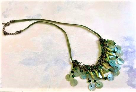 Perleťový náhrdelník,