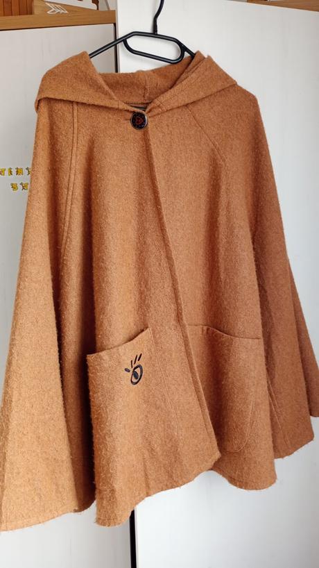 Krásny sveter pelerína ,,uni'', 40