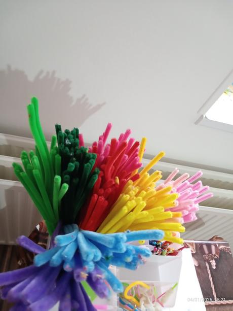 Farebné kvietky zo stonkou, 