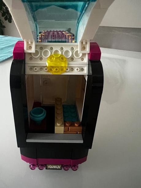 Lego friends  koncertný automobil hviezdy pop, 