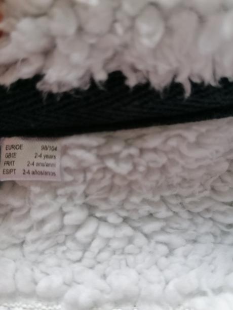 Tmavomodrá hunatka, 98