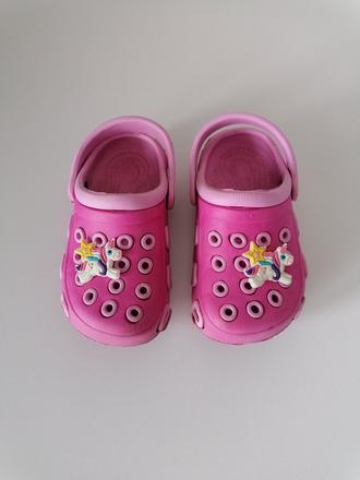 Crocsy "jednorožec", 27