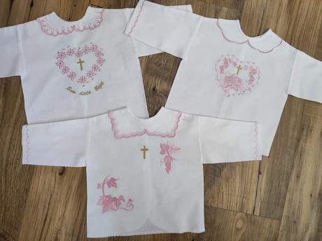 Vyšívané košieľky na krst, 