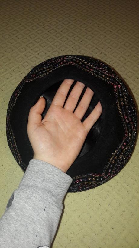 Krásna orientálna baretka, s