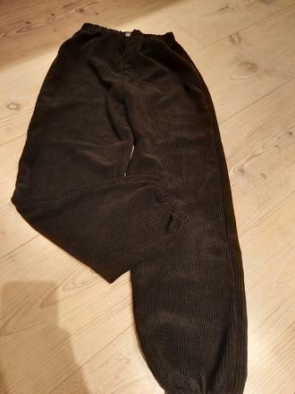 Vrubkovane nohavice, 152