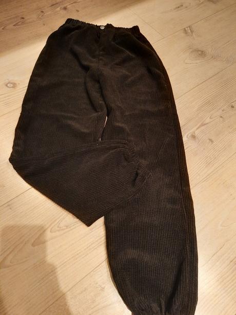 Vrubkovane nohavice, 152