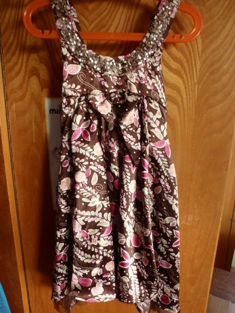 Dievčenské šaty, 110