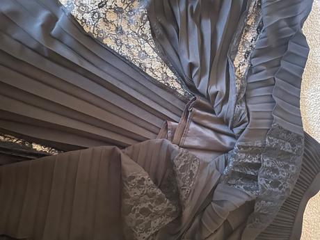 Guess krasna sukna, guess,s