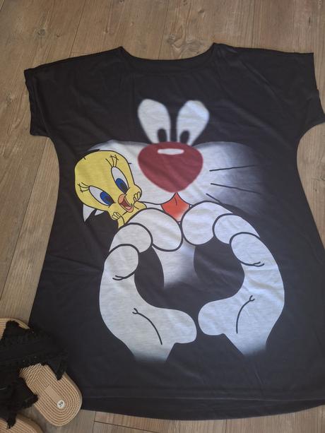 Oversize trickove saty cartoon,