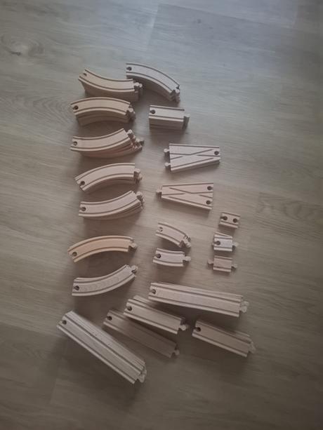 Ikea vláčik, kolajnice, rušne, vagóny atd. veľa ku,