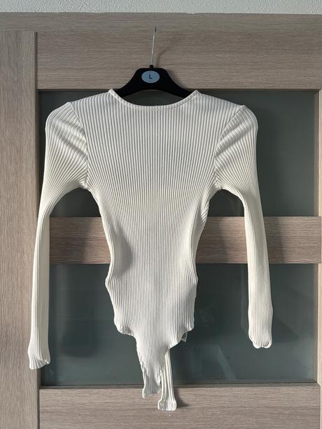 Biele body holý chrbat, amisu,m