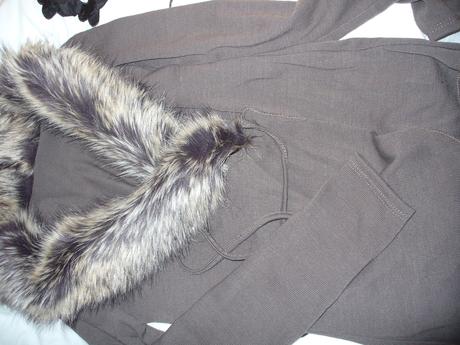 Zavinovaci sveter s kozusinou, s