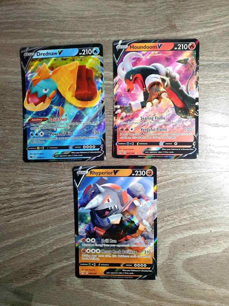 Pokemon leskle karty v, 