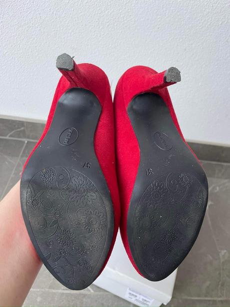 Cervene lodicky, graceland,37