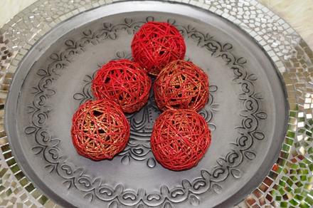 4x trblietavá ratanová guľa,