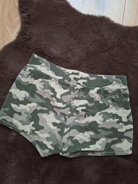 Maskáčové kraťasy, 140