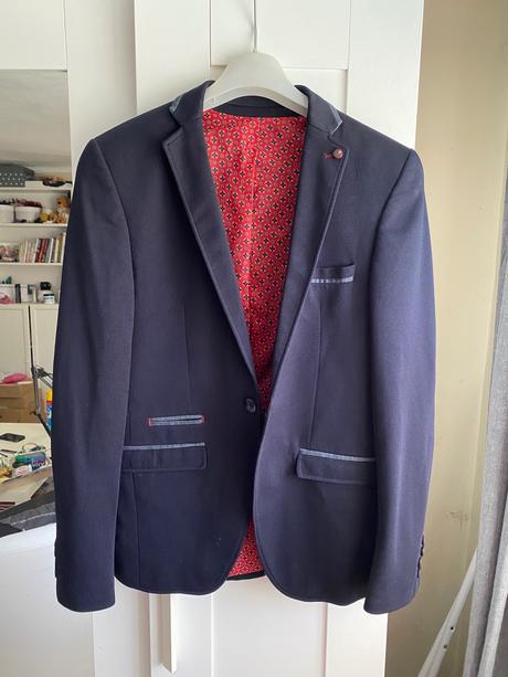 Panske tmavomodre sako, 48