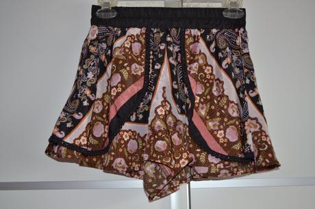 Kraťaso-sukňa z usa, s