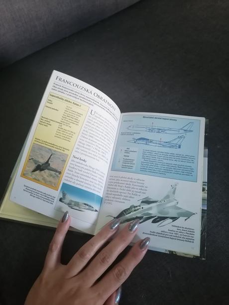 Dvd s knižkou superstíhačky (války a zbrane), 