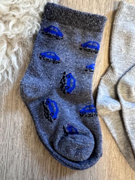 Ponožky s jemnou humičkou, 17