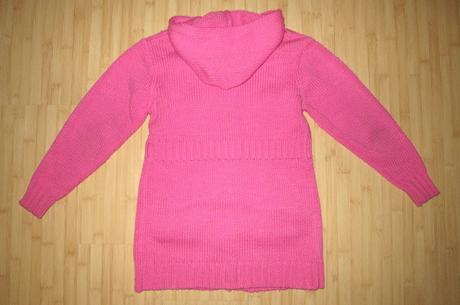 Sveter s kapucou, 146