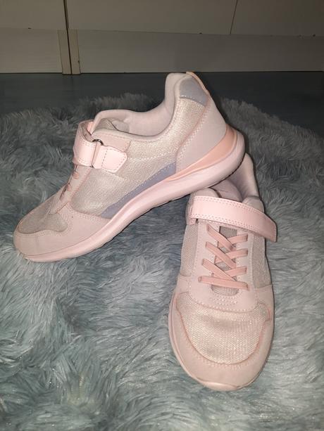 Pekné tenisky reserved, vn.dl.22.5cm, reserved,35