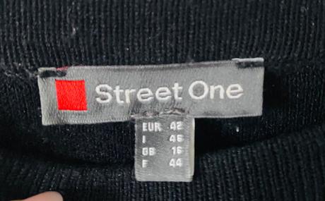 Čierno-biele šaty, 42