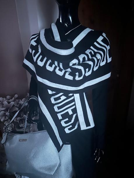 Veľký hrubší obojstranný šál zn. guess originál, guess