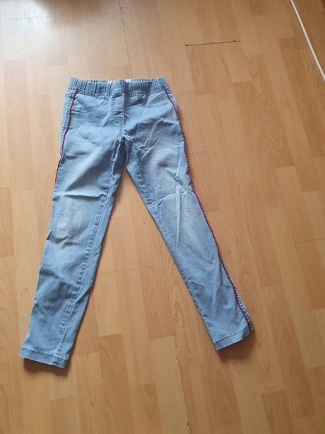 Predám dievčenské rifle veľ.152, 152