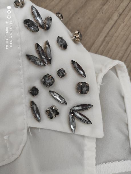 Biela lahka bluzka s kamienkami, 36