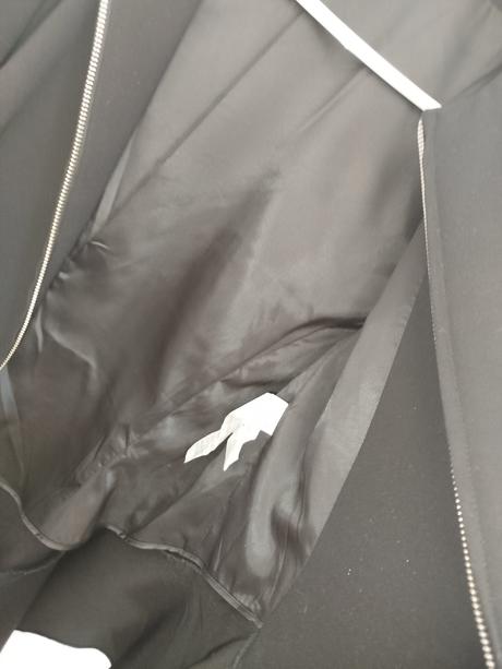 Zara zaujímavé sako vzadu s volanom, zara,l