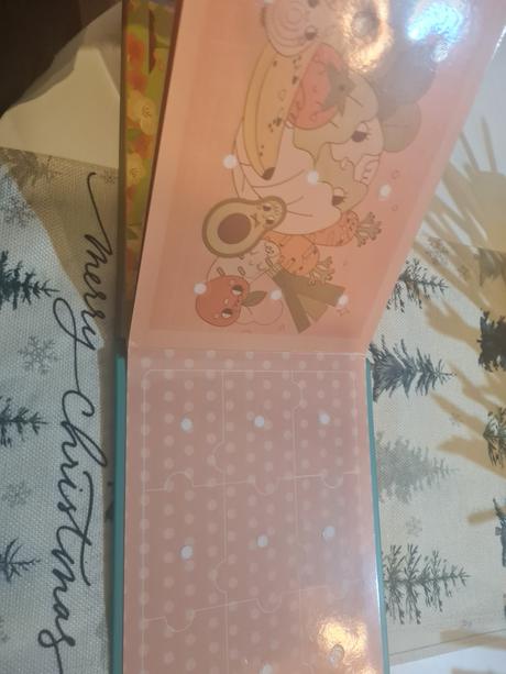 Kniha aktivít s nalepovacími časťami, 