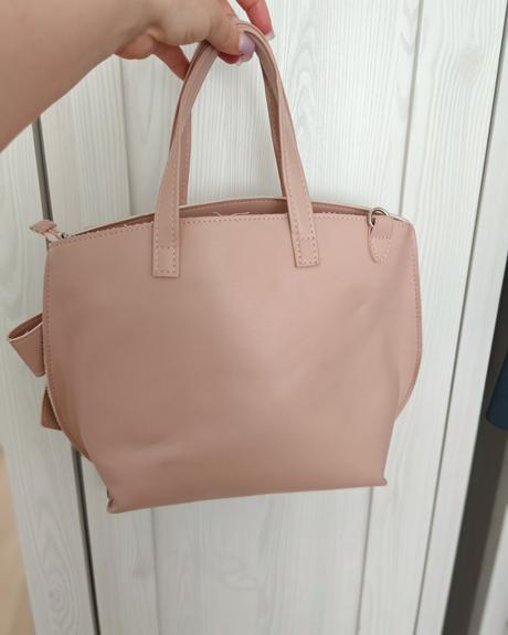 Pudrová ružová kabelka, 