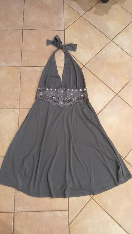 Krásne šaty s krajkou, m