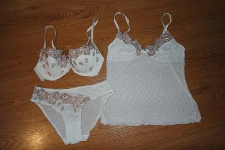 Vyšívaná biela súprava, miriale,75b / 80b / m