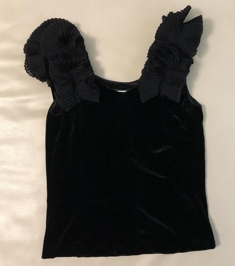 S/36 zamatovy top s volanikmi, new look,s