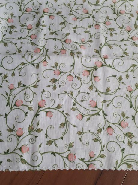 Obrus s ružičkami,