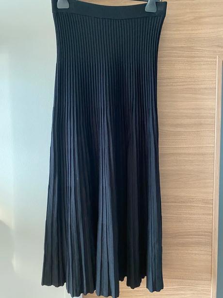 Zara luxusna sukňa vel. m, zara,m / s