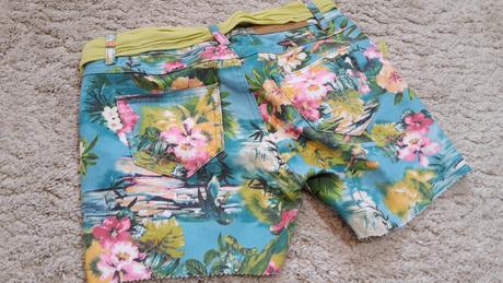 Vesele kvetovane sortky, amisu,xs