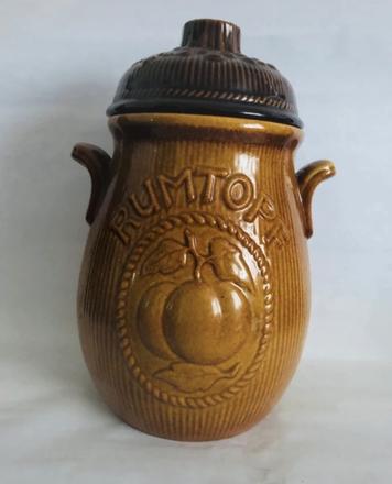 Rumtopf motiv ovocie jablko nadobakrcah stav rozme,