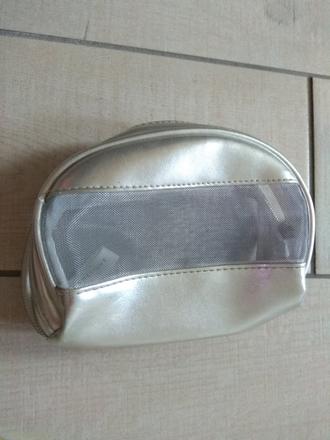 Strieborná kozmetická taštička,