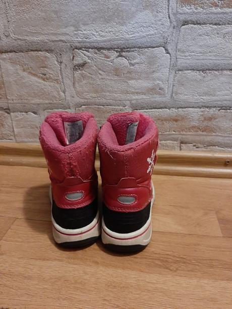 Dievčenské snehule, 25